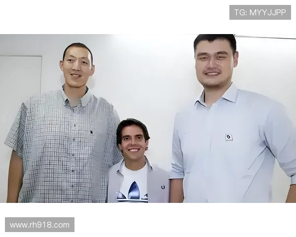 奥尼尔罕见显娇小！五人合影中竟有中国巨人姚明