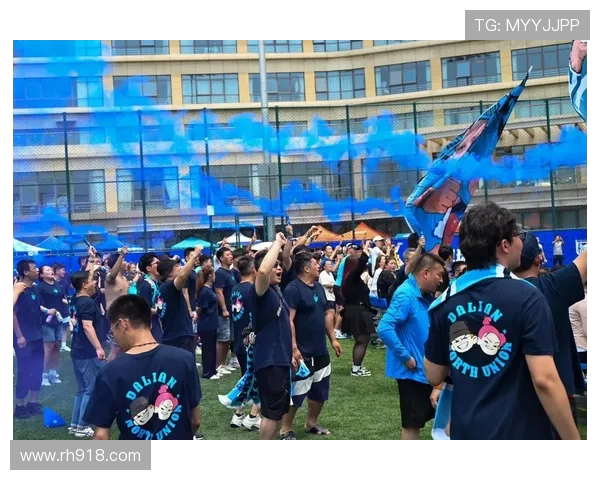 球迷协会成员阿达倒卖大连英博包厢票被曝光,威胁举报者引发争议